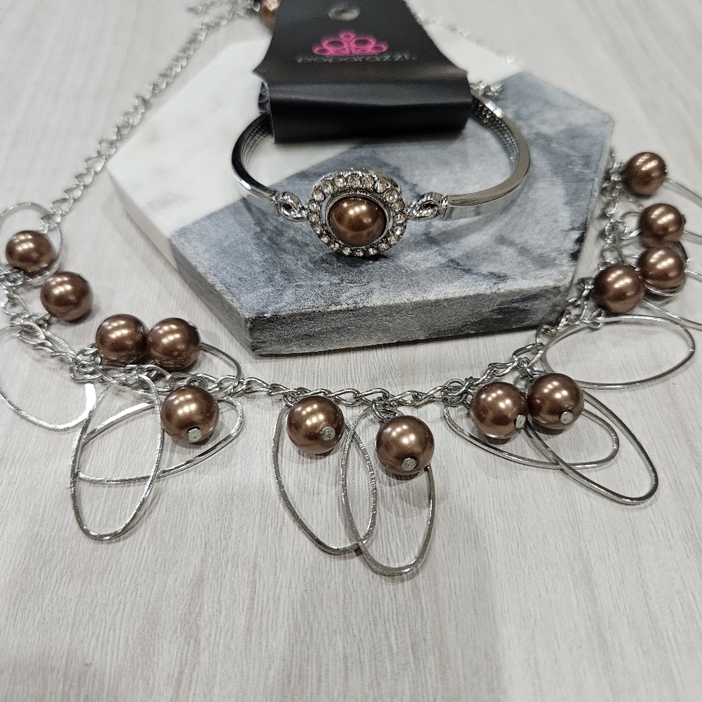 Paparazzi necklace with braclet